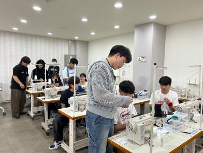 재봉틀과의 첫 만남? 우리가 먼저 해 봤어요!